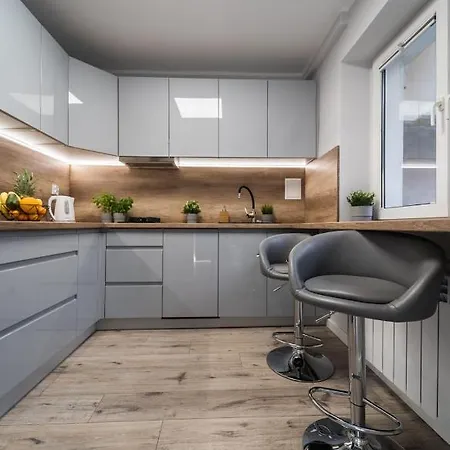 Market Square - Rynek 44 - Opposit Town Hall - 3