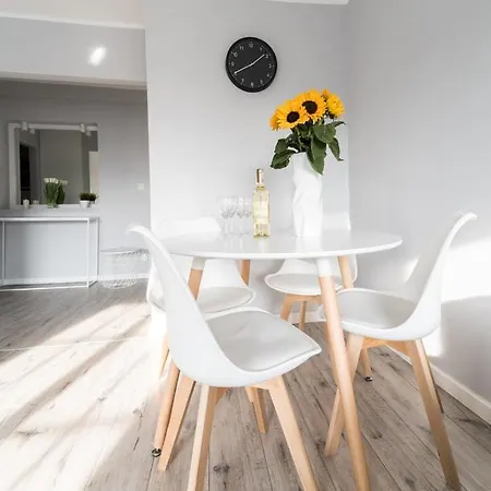 Market Square - Rynek 44 - Opposit Town Hall - 3