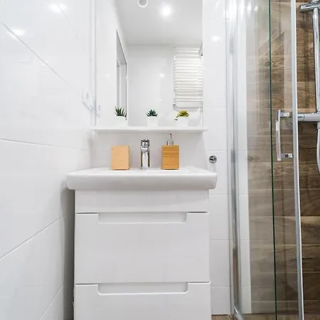 Market Square - Rynek 44 - Opposit Town Hall - 3